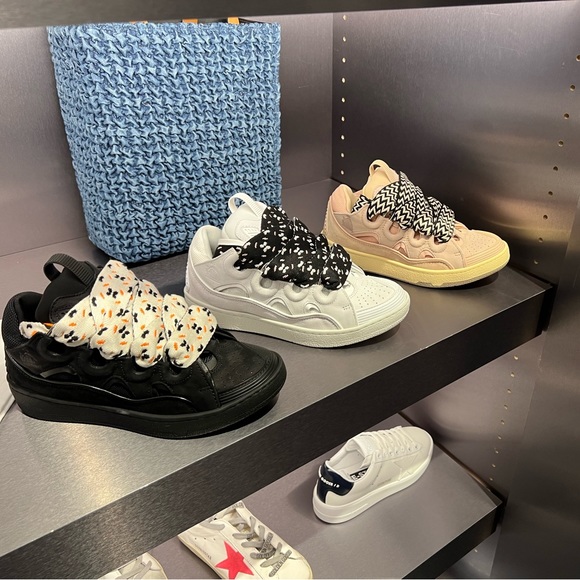 Meet your Posher, Cortez. owner of Sneakpeek sneaks - Picture 4 of 9